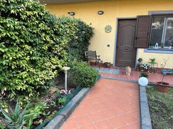 Casa Bi/Trifamiliare in Residenziale