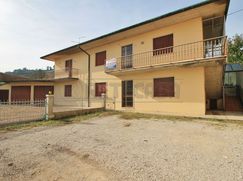 Casa Bi/Trifamiliare in Residenziale