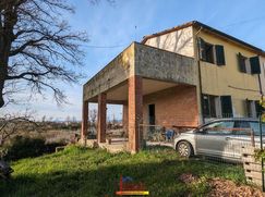 Casa Bi/Trifamiliare in Residenziale
