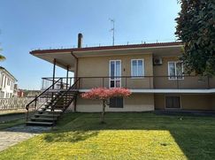 Casa Bi/Trifamiliare in Residenziale