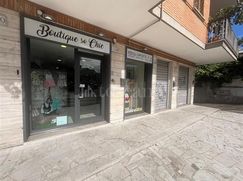 Negozio/Locale commerciale in Commerciale