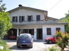 Casa Bi/Trifamiliare in Residenziale