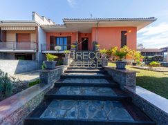 Casa Bi/Trifamiliare in Residenziale