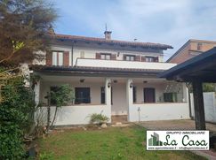 Casa Bi/Trifamiliare in Residenziale