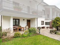 Casa Bi/Trifamiliare in Residenziale