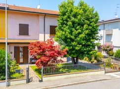 Casa Bi/Trifamiliare in Residenziale
