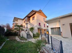 Casa Bi/Trifamiliare in Residenziale