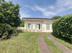 Casa Bi/Trifamiliare in Residenziale