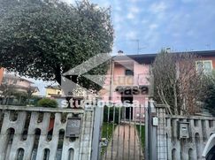 Casa Bi/Trifamiliare in Residenziale