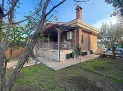 Casa Bi/Trifamiliare in Residenziale