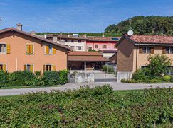 Casa Bi/Trifamiliare in Residenziale
