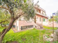 Casa Bi/Trifamiliare in Residenziale
