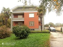 Casa Bi/Trifamiliare in Residenziale