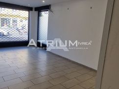 Negozio/Locale commerciale in Commerciale