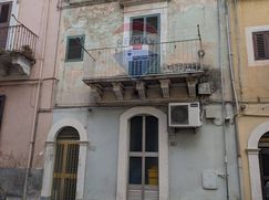 Casa Bi/Trifamiliare in Residenziale
