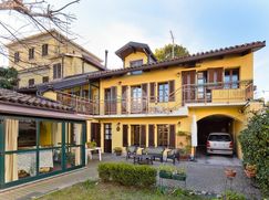 Casa Bi/Trifamiliare in Residenziale
