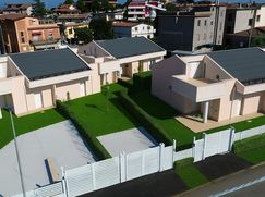 Casa Bi/Trifamiliare in Residenziale