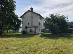 Casa Bi/Trifamiliare in Residenziale