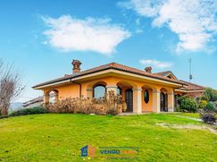 Casa Bi/Trifamiliare in Residenziale