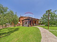 Casa Bi/Trifamiliare in Residenziale