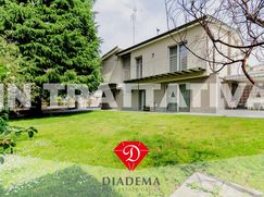 Casa Bi/Trifamiliare in Residenziale