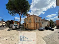 Casa Bi/Trifamiliare in Residenziale
