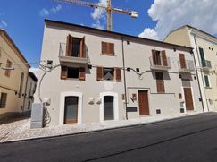 Casa Bi/Trifamiliare in Residenziale