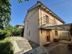 Casa Bi/Trifamiliare in Residenziale