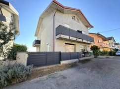 Casa Bi/Trifamiliare in Residenziale