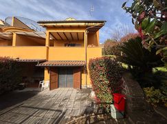 Casa Bi/Trifamiliare in Residenziale