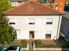 Casa Bi/Trifamiliare in Residenziale