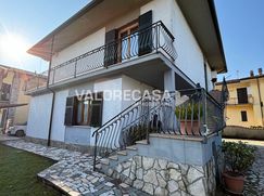 Casa Bi/Trifamiliare in Residenziale