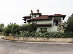 Casa Bi/Trifamiliare in Residenziale