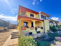 Casa Bi/Trifamiliare in Residenziale