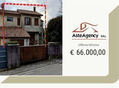 Casa Bi/Trifamiliare in Residenziale