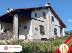 Casa Bi/Trifamiliare in Residenziale