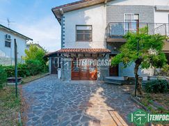 Casa Bi/Trifamiliare in Residenziale