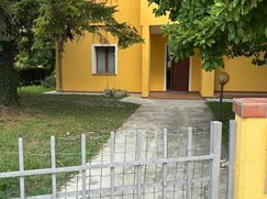 Casa Bi/Trifamiliare in Residenziale