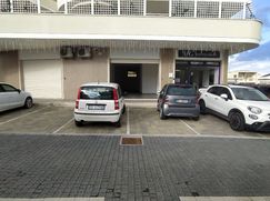 Negozio/Locale commerciale in Commerciale