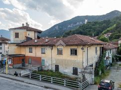 Casa Bi/Trifamiliare in Residenziale