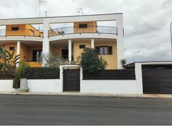 Casa Bi/Trifamiliare in Residenziale