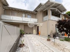 Casa Bi/Trifamiliare in Residenziale