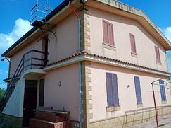 Casa Bi/Trifamiliare in Residenziale