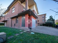 Casa Bi/Trifamiliare in Residenziale