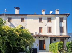 Casa Bi/Trifamiliare in Residenziale