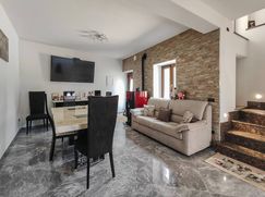 Casa Bi/Trifamiliare in Residenziale