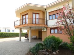 Casa Bi/Trifamiliare in Residenziale