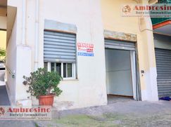 Negozio/Locale commerciale in Commerciale