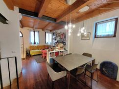Casa Bi/Trifamiliare in Residenziale