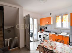 Casa Bi/Trifamiliare in Residenziale